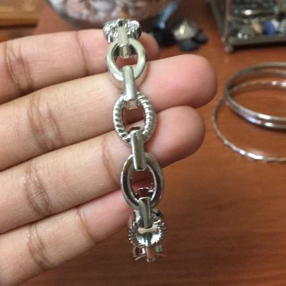 4 bracelets - Picture 5 of 5